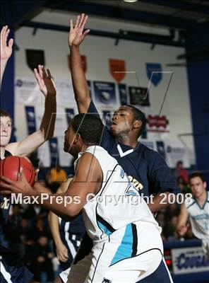 Thumbnail 3 in Elk Grove vs. Sheldon (Hoops for the Homeless Families Classic) photogallery.