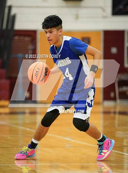 Thumbnail 2 in Eureka vs. Jackpot (NIAA 1A East Boys Semifinals) photogallery.