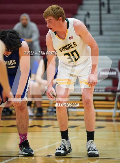 Thumbnail 1 in Eureka vs. Jackpot (NIAA 1A East Boys Semifinals) photogallery.
