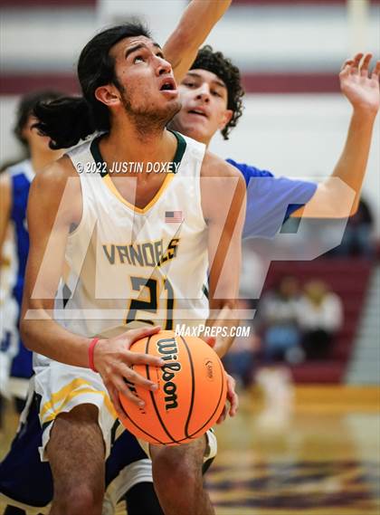 Thumbnail 2 in Eureka vs. Jackpot (NIAA 1A East Boys Semifinals) photogallery.