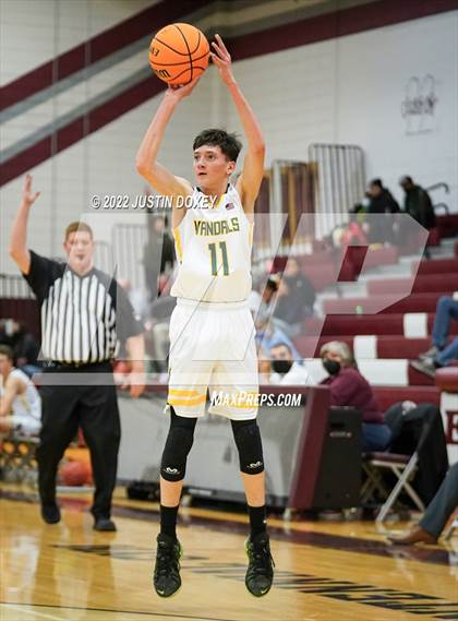 Thumbnail 2 in Eureka vs. Jackpot (NIAA 1A East Boys Semifinals) photogallery.