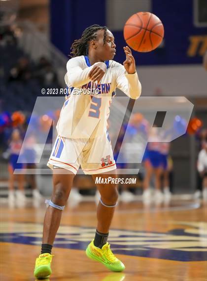 Thumbnail 1 in Malverne vs Carle Place (NYSPHSAA Section 8 Class B Final) photogallery.