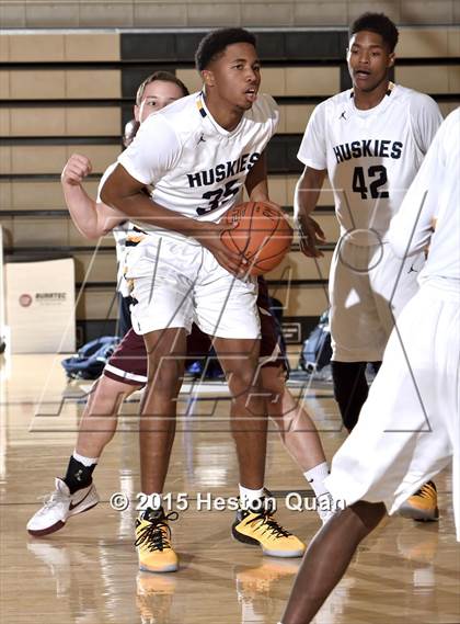 Thumbnail 2 in JW North vs. Mercer Island (MaxPreps Holiday Classic) photogallery.