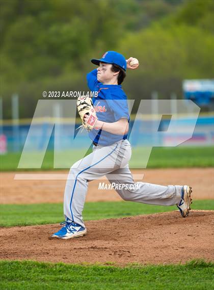 Thumbnail 1 in Oriskany @ New York Mills photogallery.