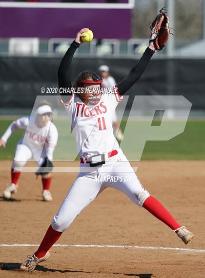 Thumbnail 1 in Belton vs. Friendswood (NFCA Texas High School Leadoff Classic) photogallery.