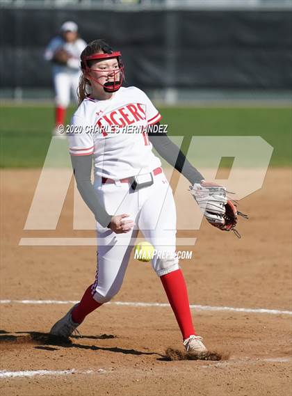 Thumbnail 3 in Belton vs. Friendswood (NFCA Texas High School Leadoff Classic) photogallery.