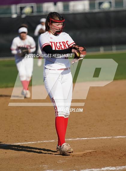 Thumbnail 2 in Belton vs. Friendswood (NFCA Texas High School Leadoff Classic) photogallery.