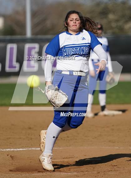 Thumbnail 2 in Belton vs. Friendswood (NFCA Texas High School Leadoff Classic) photogallery.