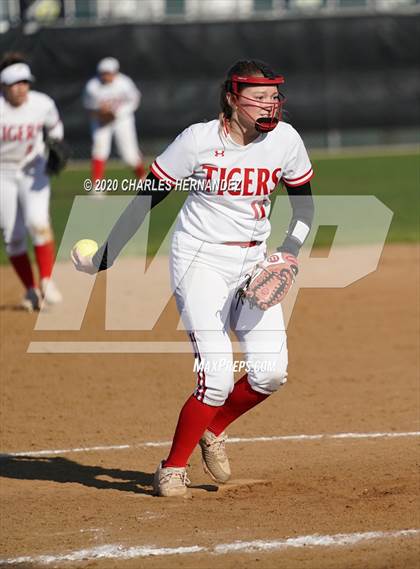 Thumbnail 3 in Belton vs. Friendswood (NFCA Texas High School Leadoff Classic) photogallery.