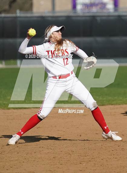 Thumbnail 3 in Belton vs. Friendswood (NFCA Texas High School Leadoff Classic) photogallery.