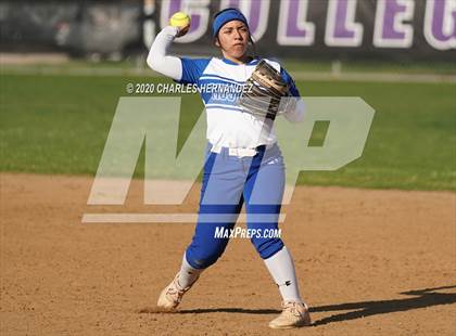 Thumbnail 1 in Belton vs. Friendswood (NFCA Texas High School Leadoff Classic) photogallery.