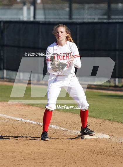 Thumbnail 3 in Belton vs. Friendswood (NFCA Texas High School Leadoff Classic) photogallery.