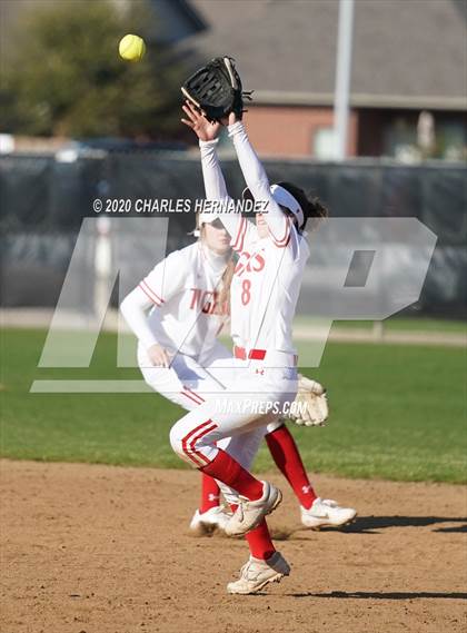 Thumbnail 2 in Belton vs. Friendswood (NFCA Texas High School Leadoff Classic) photogallery.