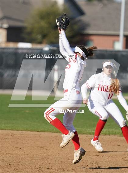 Thumbnail 1 in Belton vs. Friendswood (NFCA Texas High School Leadoff Classic) photogallery.