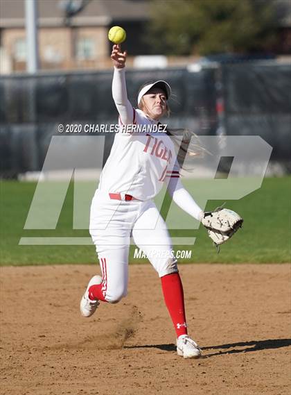 Thumbnail 2 in Belton vs. Friendswood (NFCA Texas High School Leadoff Classic) photogallery.