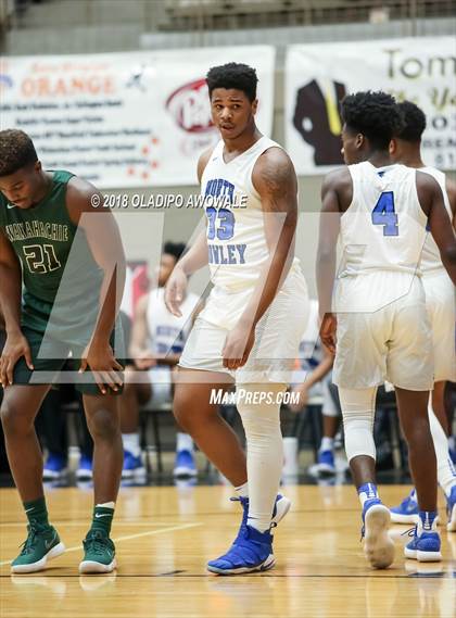 Thumbnail 2 in North Crowley vs. Waxahachie (60'th Annual Whataburger Tournament) photogallery.