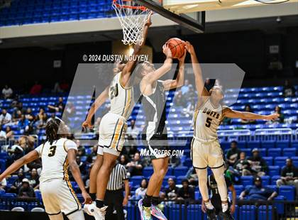 Thumbnail 3 in Fort Bend Marshall vs. Ellison (UIL Basketball 5A Region III Final) photogallery.