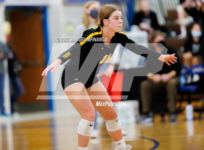 Thumbnail 3 in Fremont vs. Lincoln East photogallery.