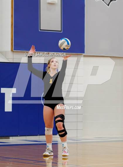 Thumbnail 1 in Fremont vs. Lincoln East photogallery.