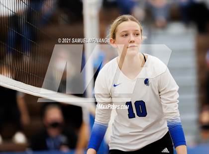 Thumbnail 2 in Fremont vs. Lincoln East photogallery.