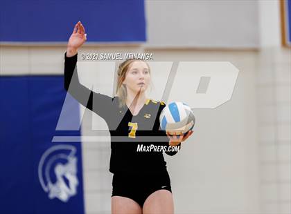 Thumbnail 2 in Fremont vs. Lincoln East photogallery.