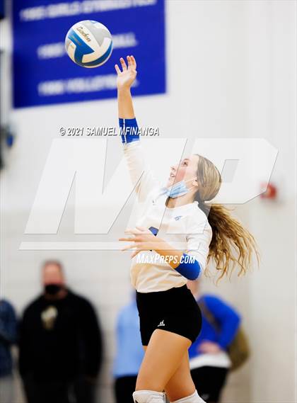 Thumbnail 3 in Fremont vs. Lincoln East photogallery.