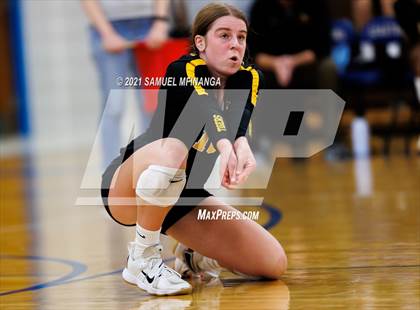 Thumbnail 1 in Fremont vs. Lincoln East photogallery.