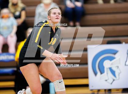 Thumbnail 3 in Fremont vs. Lincoln East photogallery.