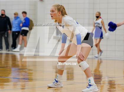 Thumbnail 3 in Fremont vs. Lincoln East photogallery.