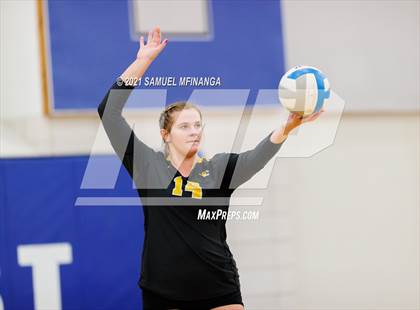 Thumbnail 3 in Fremont vs. Lincoln East photogallery.
