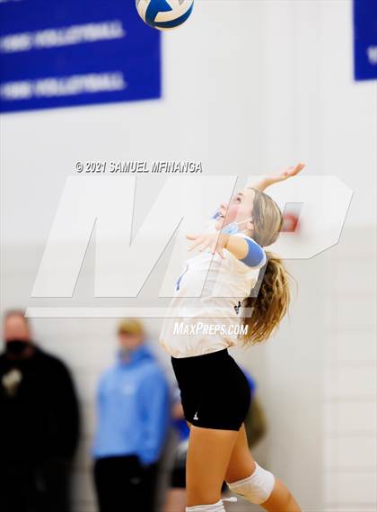 Thumbnail 1 in Fremont vs. Lincoln East photogallery.