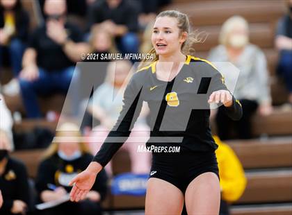 Thumbnail 3 in Fremont vs. Lincoln East photogallery.