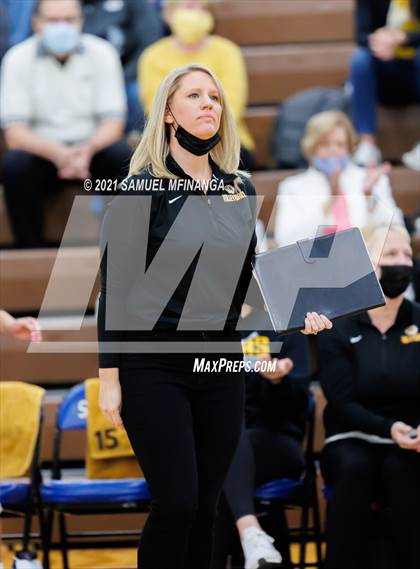Thumbnail 2 in Fremont vs. Lincoln East photogallery.