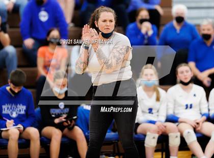 Thumbnail 3 in Fremont vs. Lincoln East photogallery.