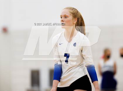 Thumbnail 3 in Fremont vs. Lincoln East photogallery.