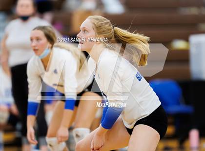 Thumbnail 3 in Fremont vs. Lincoln East photogallery.