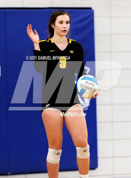 Thumbnail 1 in Fremont vs. Lincoln East photogallery.