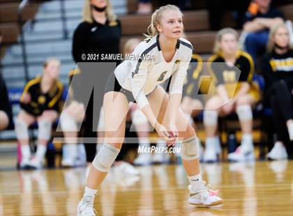 Thumbnail 2 in Fremont vs. Lincoln East photogallery.