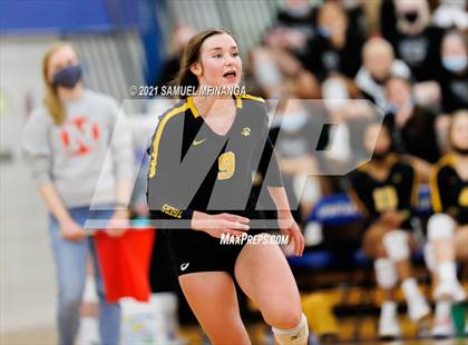 Thumbnail 2 in Fremont vs. Lincoln East photogallery.