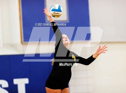 Thumbnail 1 in Fremont vs. Lincoln East photogallery.