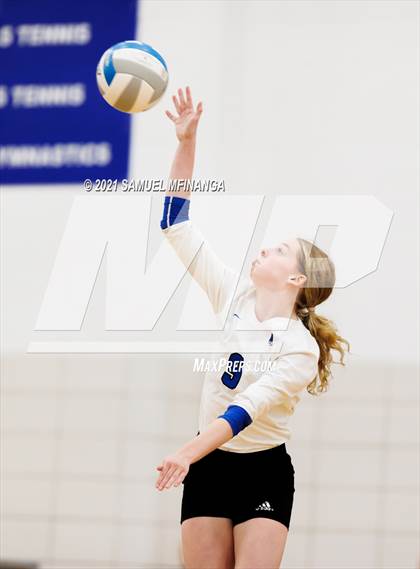 Thumbnail 1 in Fremont vs. Lincoln East photogallery.