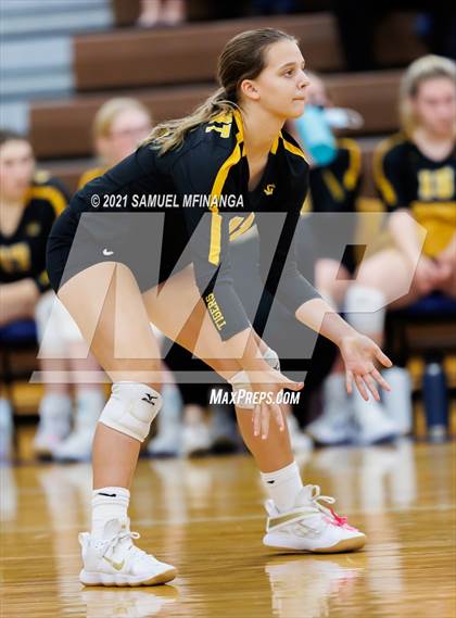 Thumbnail 2 in Fremont vs. Lincoln East photogallery.