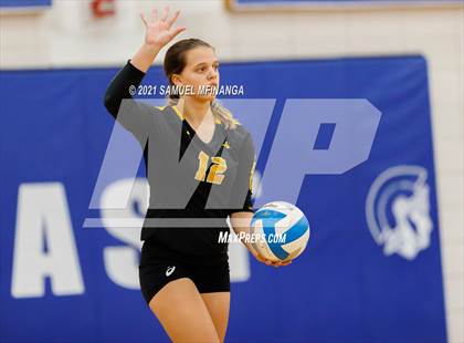 Thumbnail 1 in Fremont vs. Lincoln East photogallery.