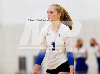 Thumbnail 1 in Fremont vs. Lincoln East photogallery.