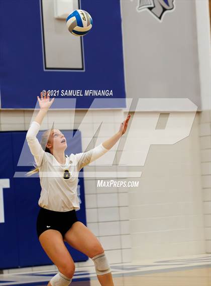 Thumbnail 1 in Fremont vs. Lincoln East photogallery.