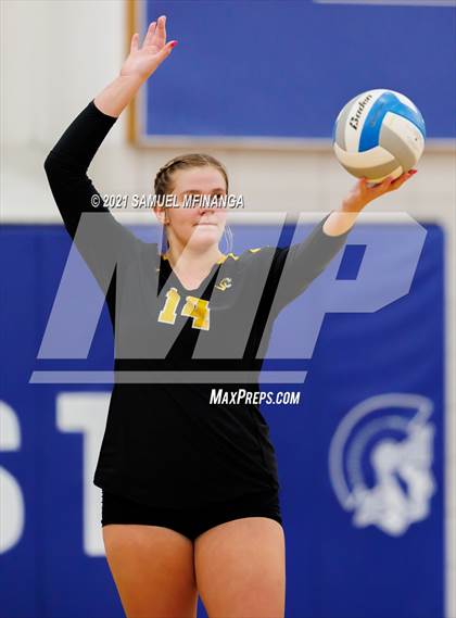 Thumbnail 3 in Fremont vs. Lincoln East photogallery.
