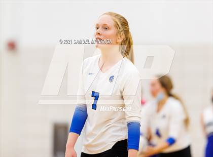 Thumbnail 2 in Fremont vs. Lincoln East photogallery.