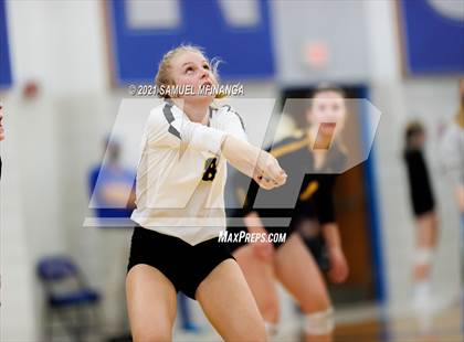 Thumbnail 3 in Fremont vs. Lincoln East photogallery.
