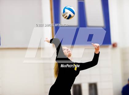 Thumbnail 1 in Fremont vs. Lincoln East photogallery.