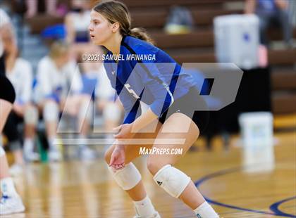 Thumbnail 2 in Fremont vs. Lincoln East photogallery.